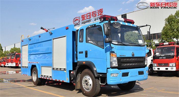歐洲用戶:訂購(gòu)藍(lán)色重汽單橋8噸水罐消防車 歐洲用戶:訂購(gòu)藍(lán)色重汽單橋8噸水罐消防車